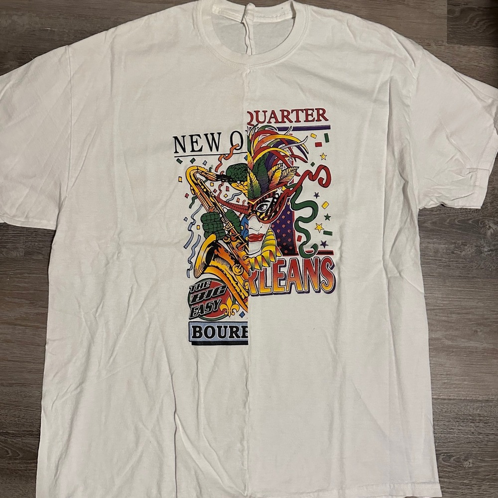 Custom Made New Orleans Quarter Mardi Gras Saxophone Mask Graphic T Shirt Size M